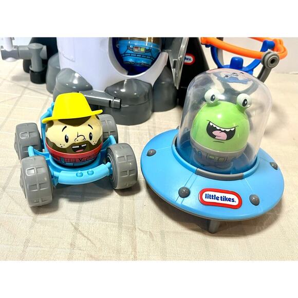 Toddle Tots Launch Time Rocket &  Far Out Farm alien farmer astronauts blocks - Picture 6 of 9